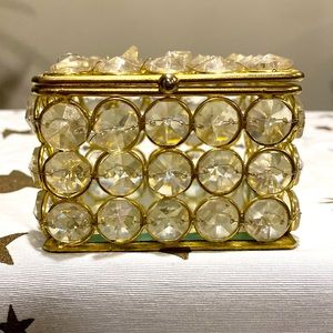 Vintage Jeweled & mirrored keepsake box shines bright like a diamond 😉